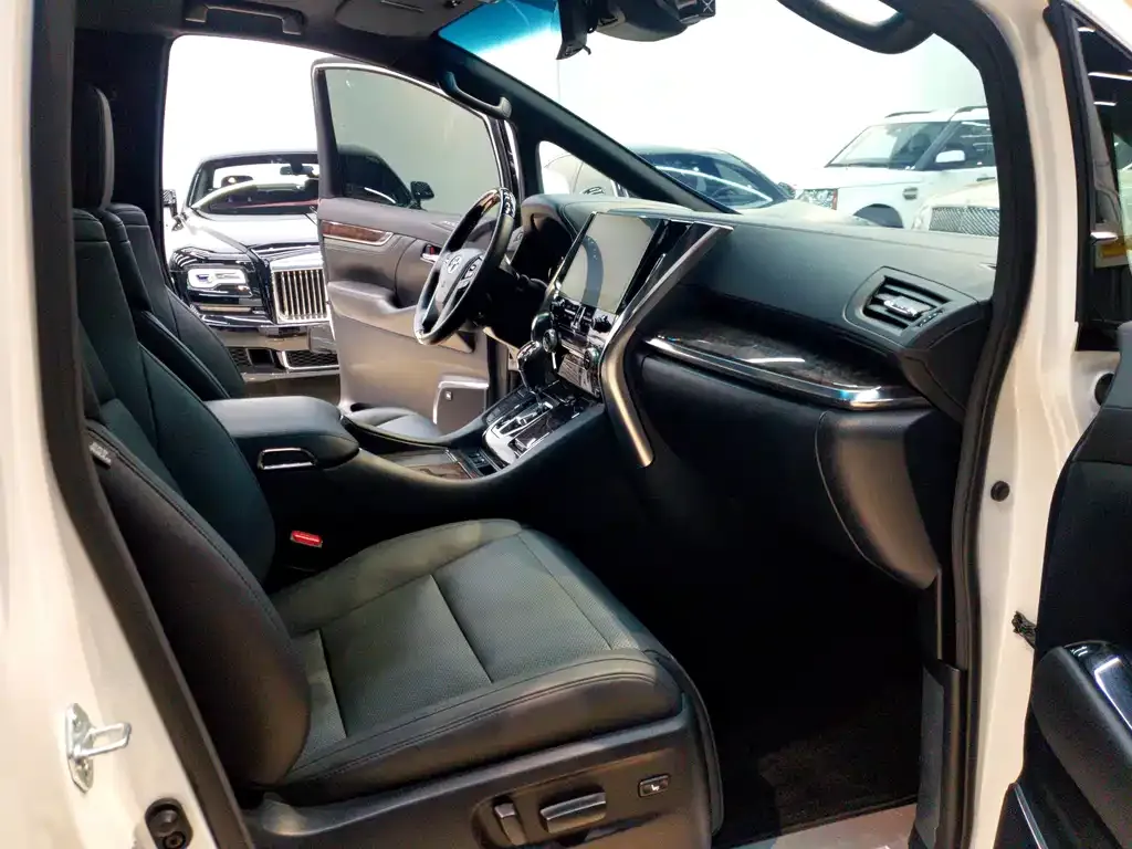 Toyota Vellfire — фото 6
