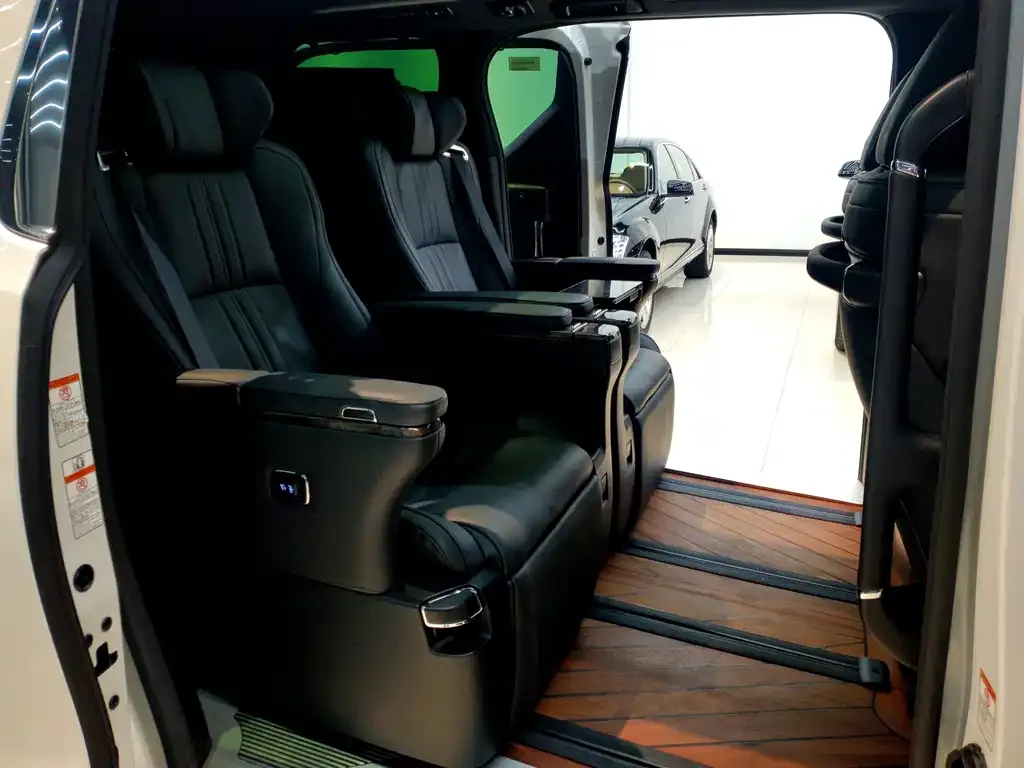 Toyota Vellfire — фото 4