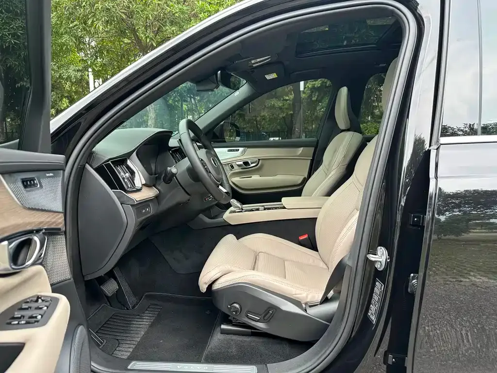 Volvo XC90 PHEV 2025 из CN, фото 7