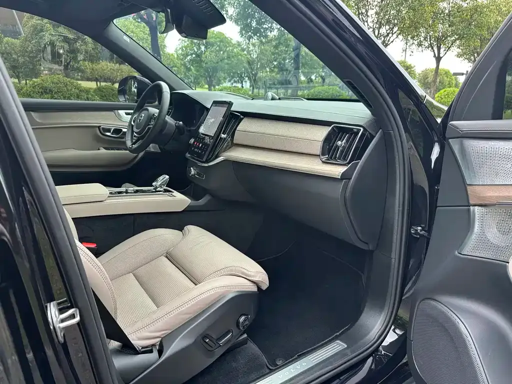 Volvo XC90 PHEV 2025 из CN, фото 4