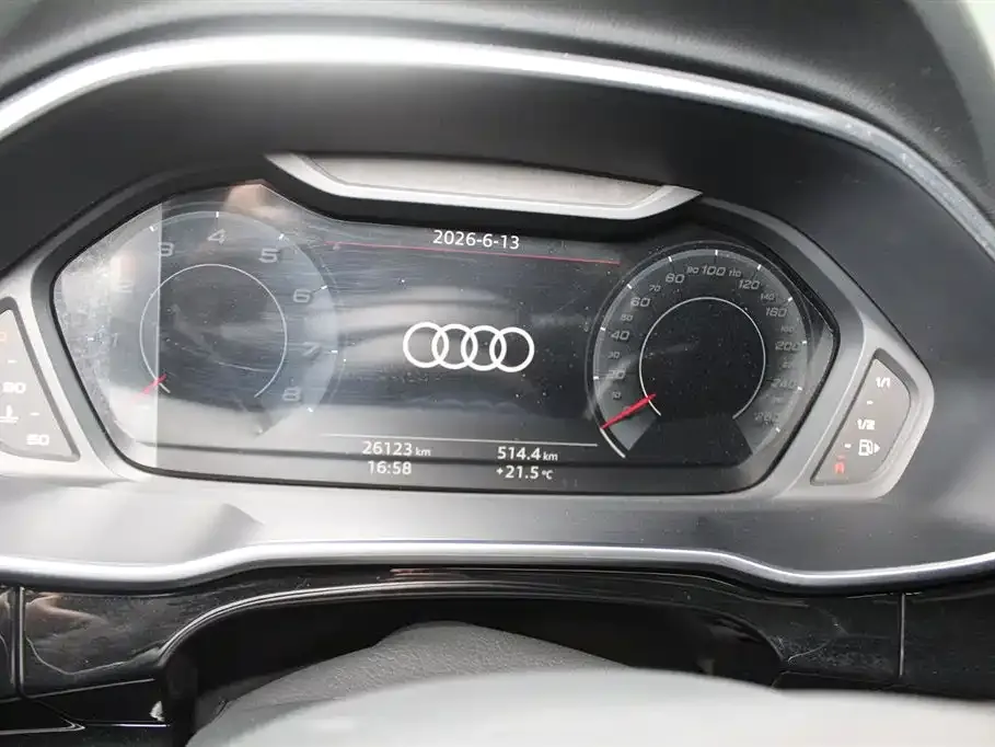 Audi Q3 — фото 10
