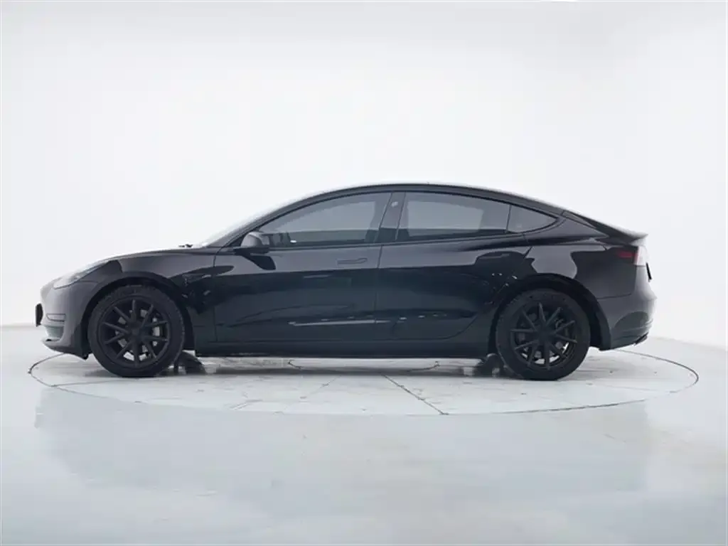 Tesla Model 3 — фото 10
