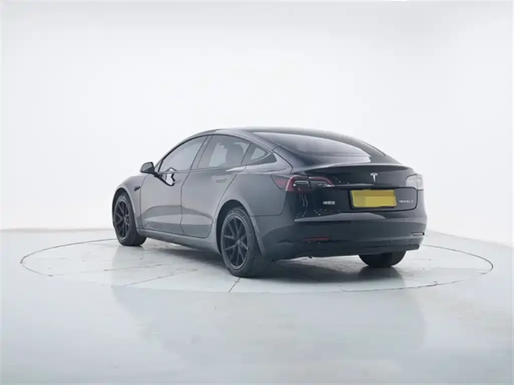 Tesla Model 3 — фото 6