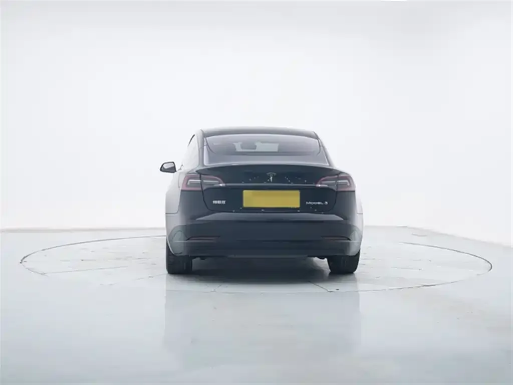 Tesla Model 3 — фото 5