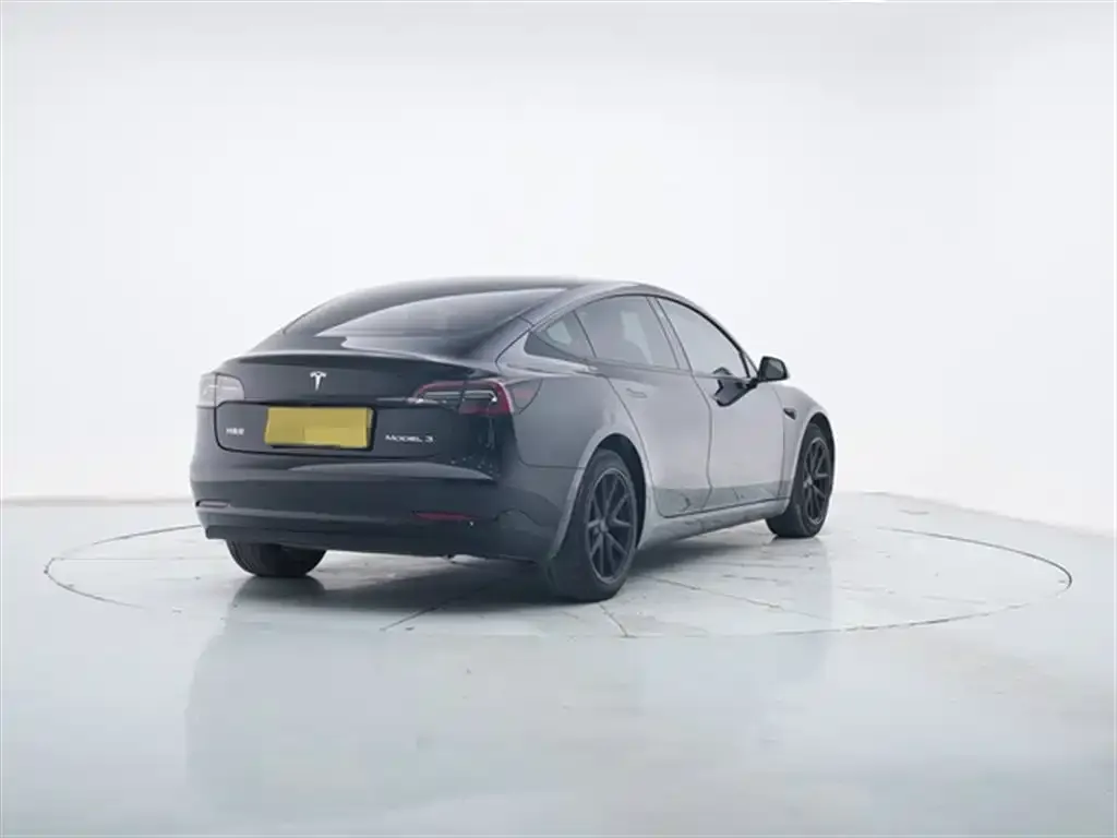 Tesla Model 3 — фото 2