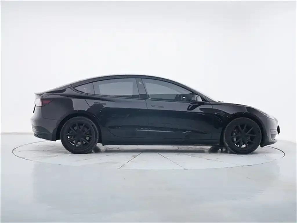 Tesla Model 3 — фото 3