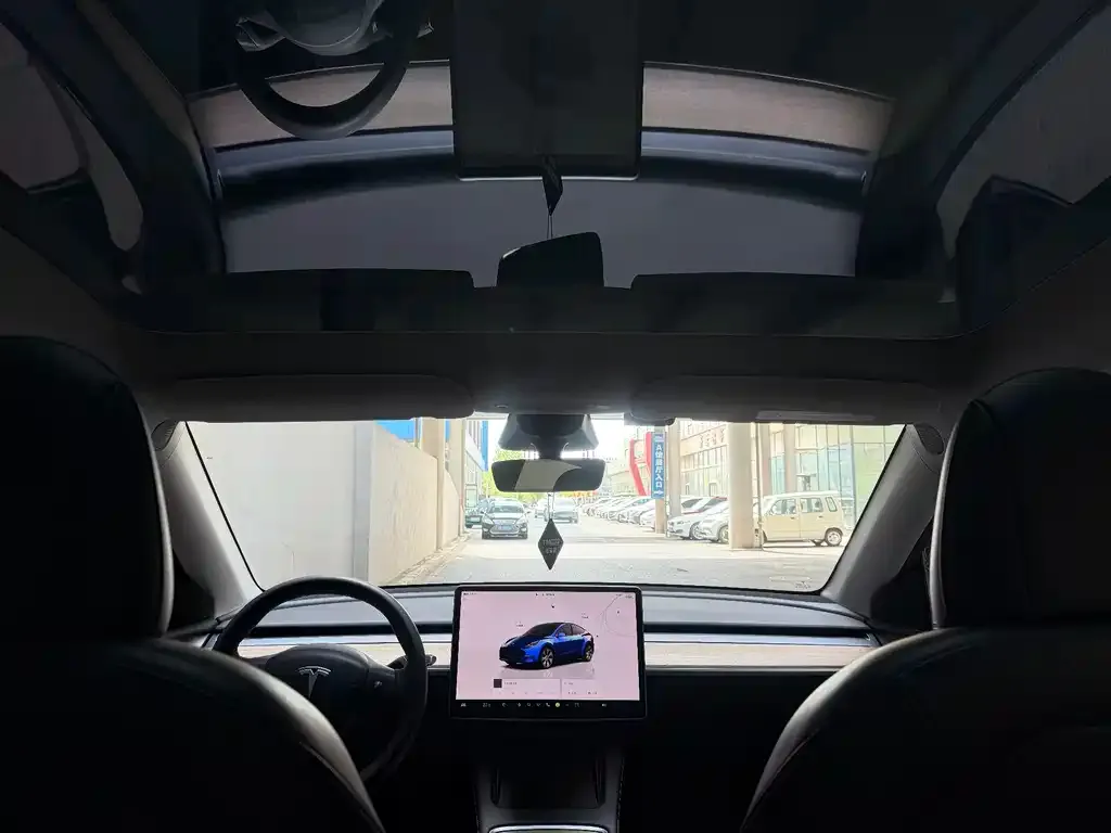 Tesla Model Y — фото 7