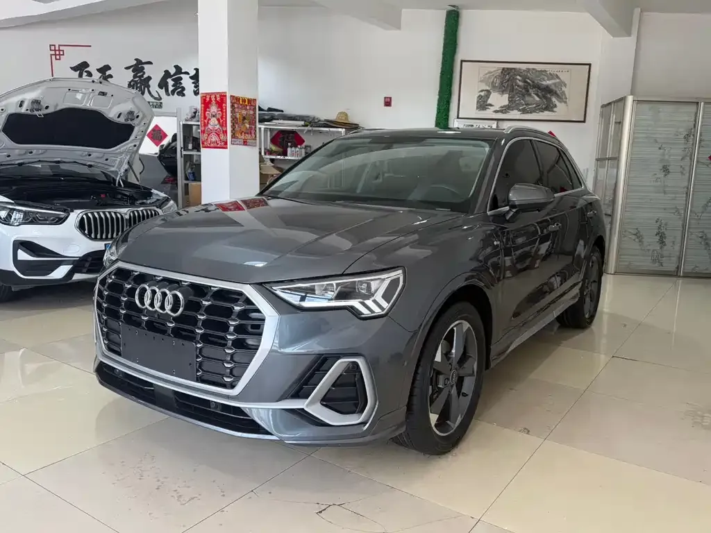 Audi Q3 — фото 1