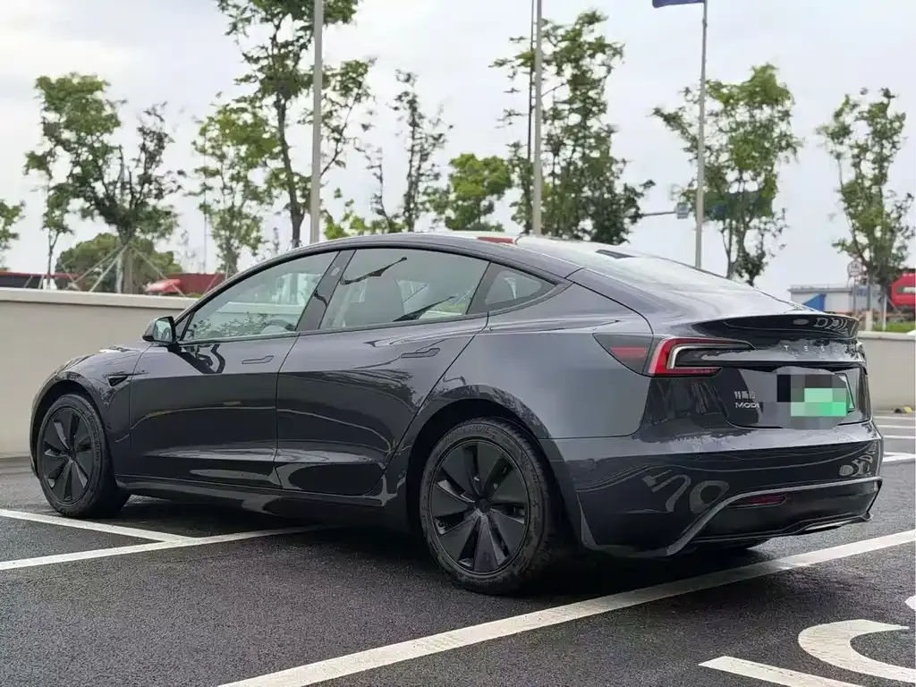 Tesla Model 3 — фото 7
