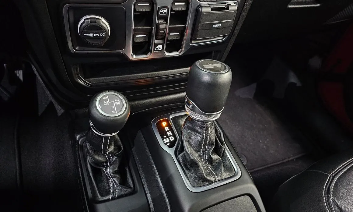 Jeep Wrangler 2023 из KR, фото 9