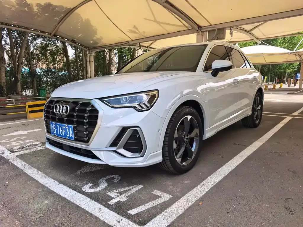 Audi Q3 — фото 1