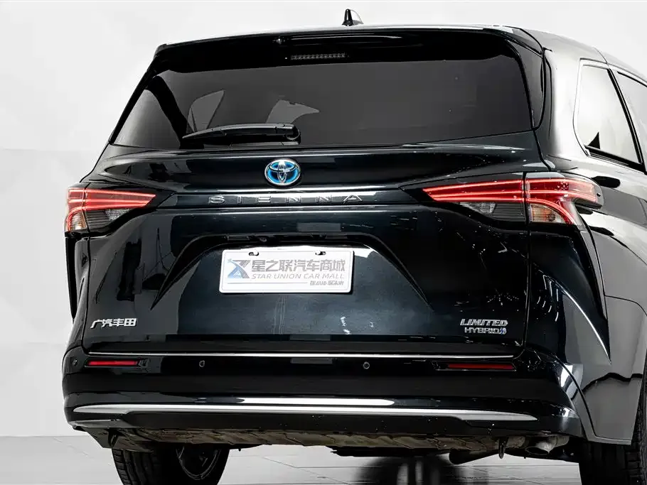 Toyota Sienna — фото 10