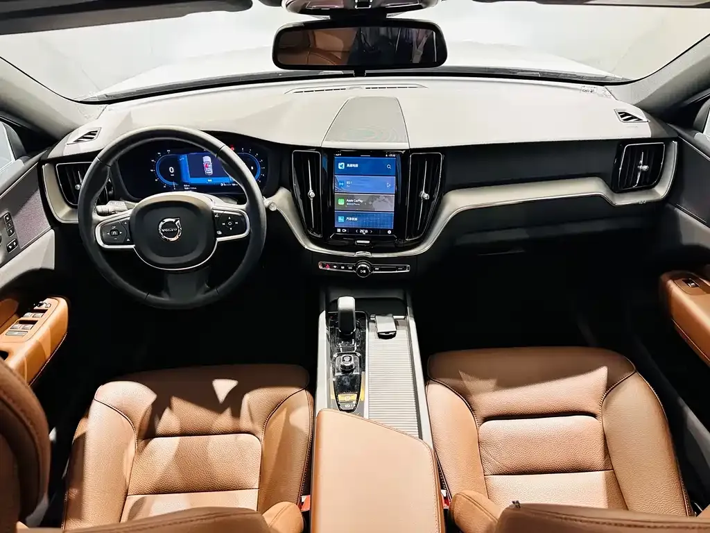 Volvo XC60 — фото 9