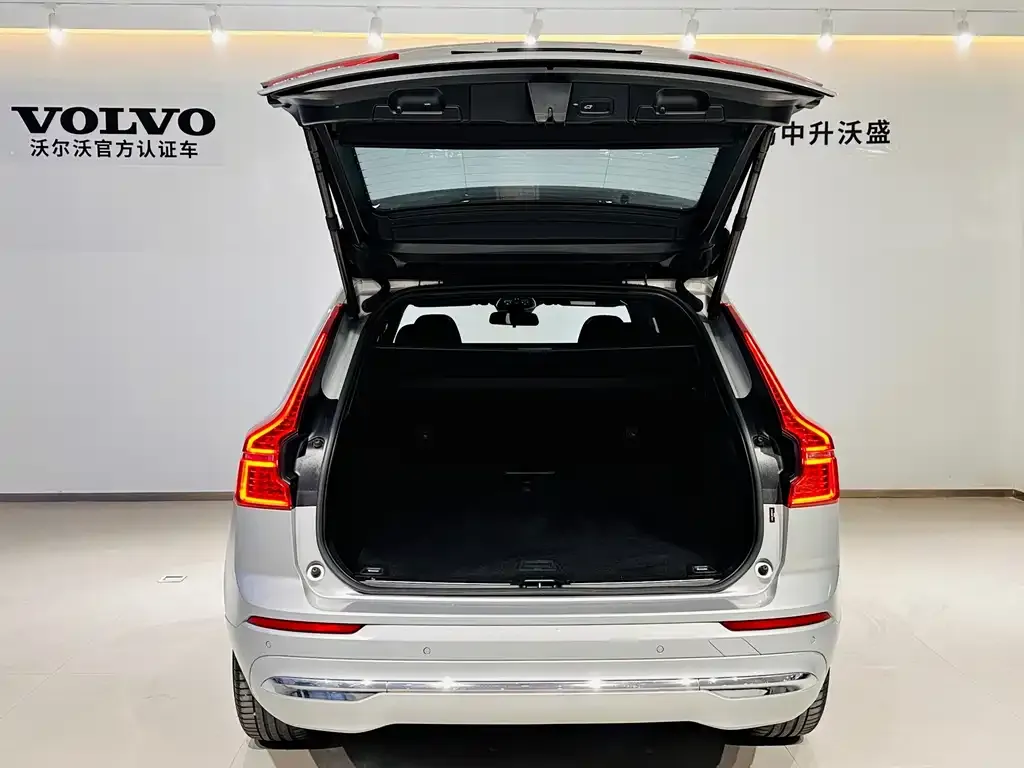 Volvo XC60 — фото 10