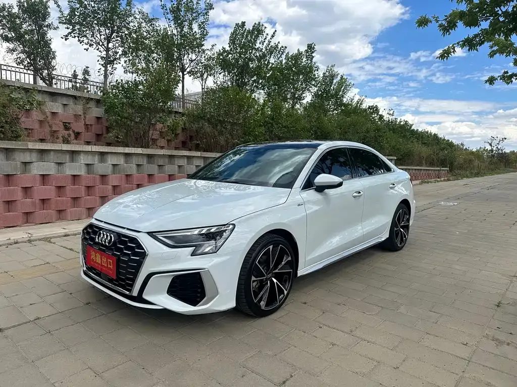 Audi A3 — фото 1