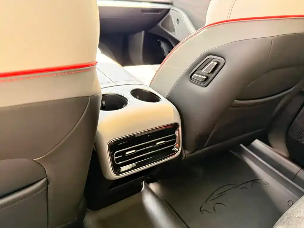 Geely Galaxy E8 — фото 2