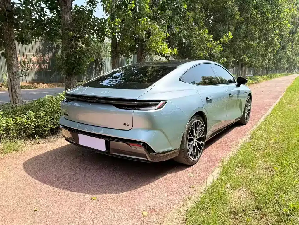 Geely Galaxy E8 — фото 10