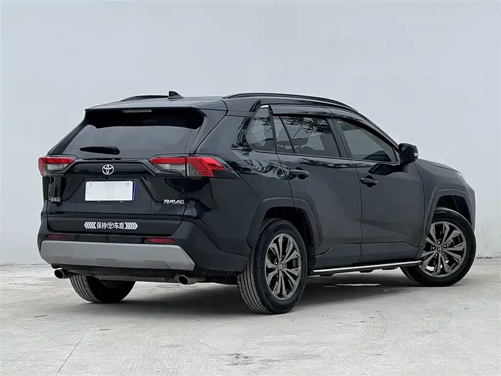 Toyota RAV4 — фото 7