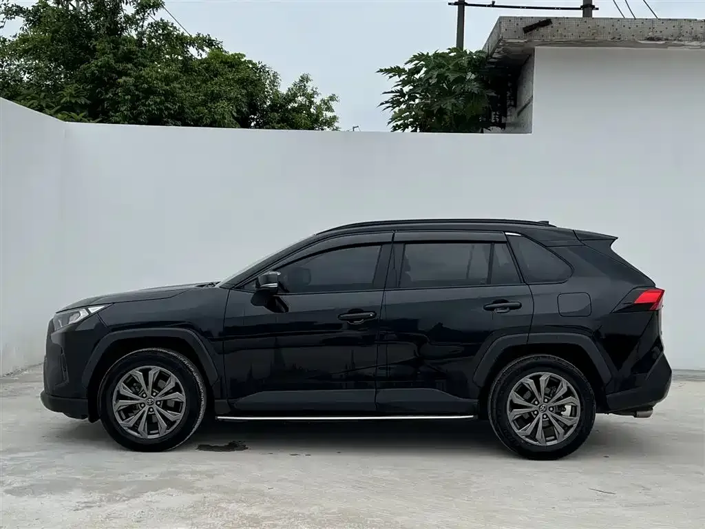 Toyota RAV4 — фото 5