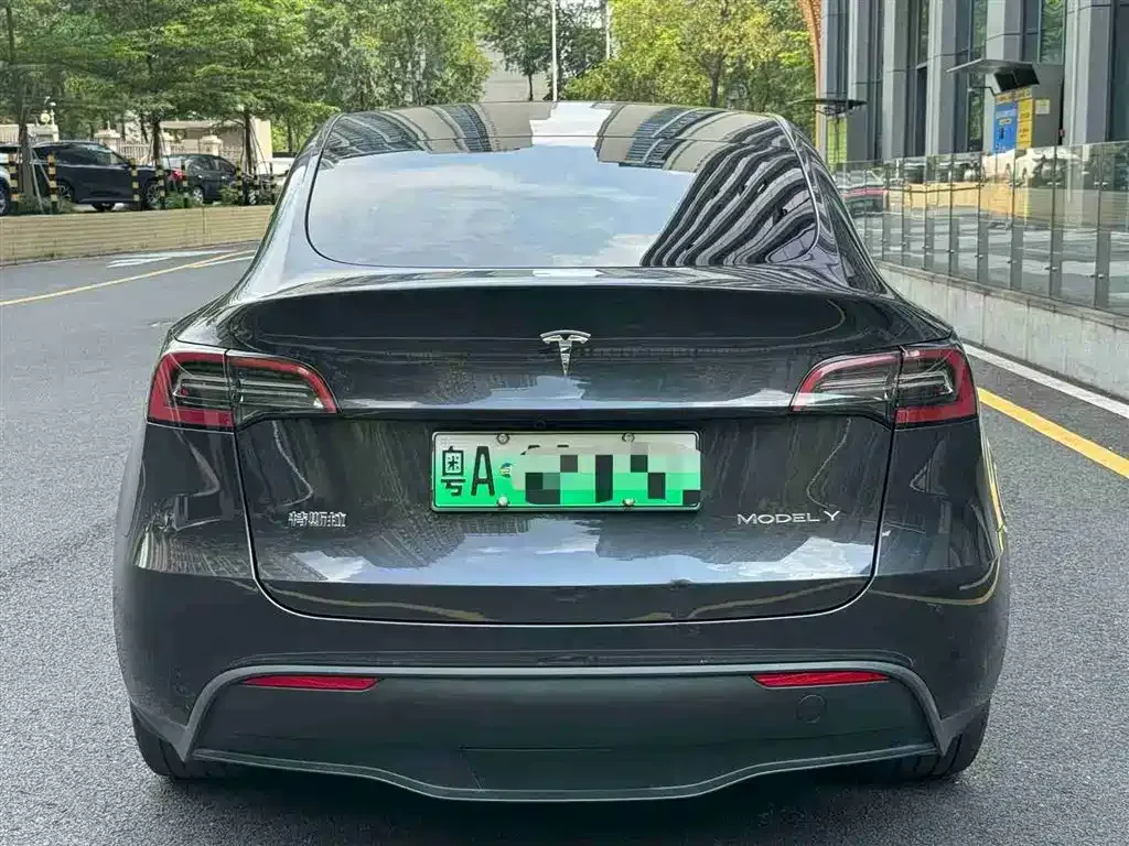 Tesla Model Y — фото 5