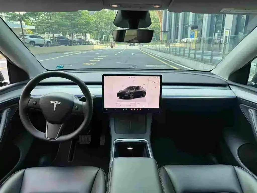 Tesla Model Y — фото 9