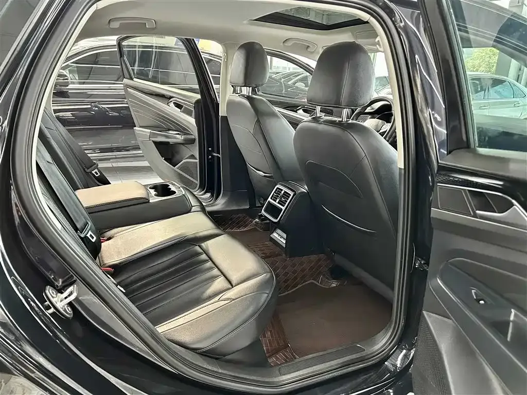Volkswagen Passat — фото 6