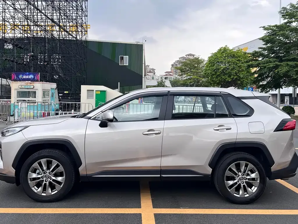 Toyota Wildlander — фото 10