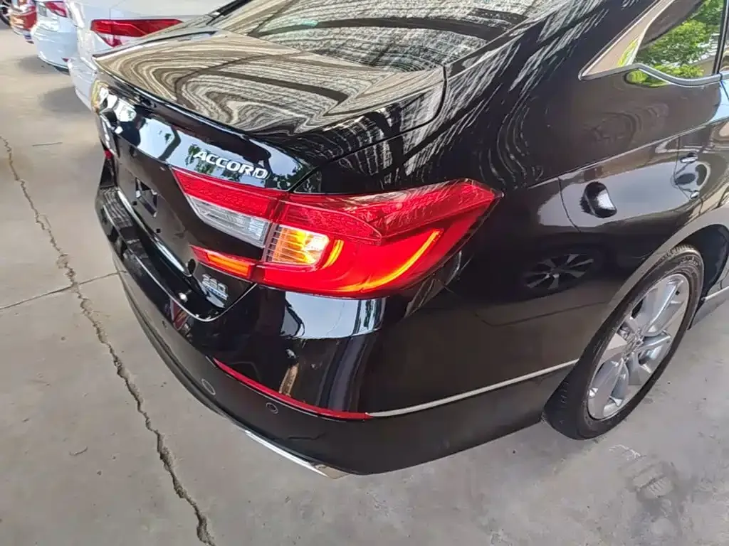 Honda Accord — фото 10