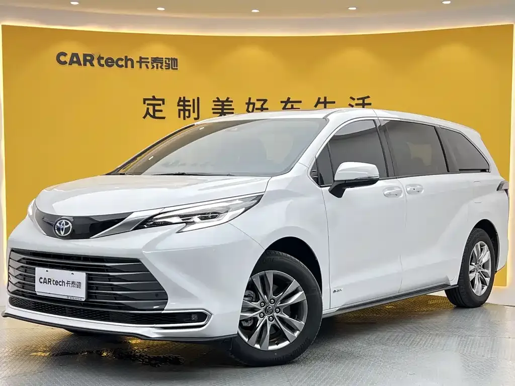 Toyota Sienna — фото 1