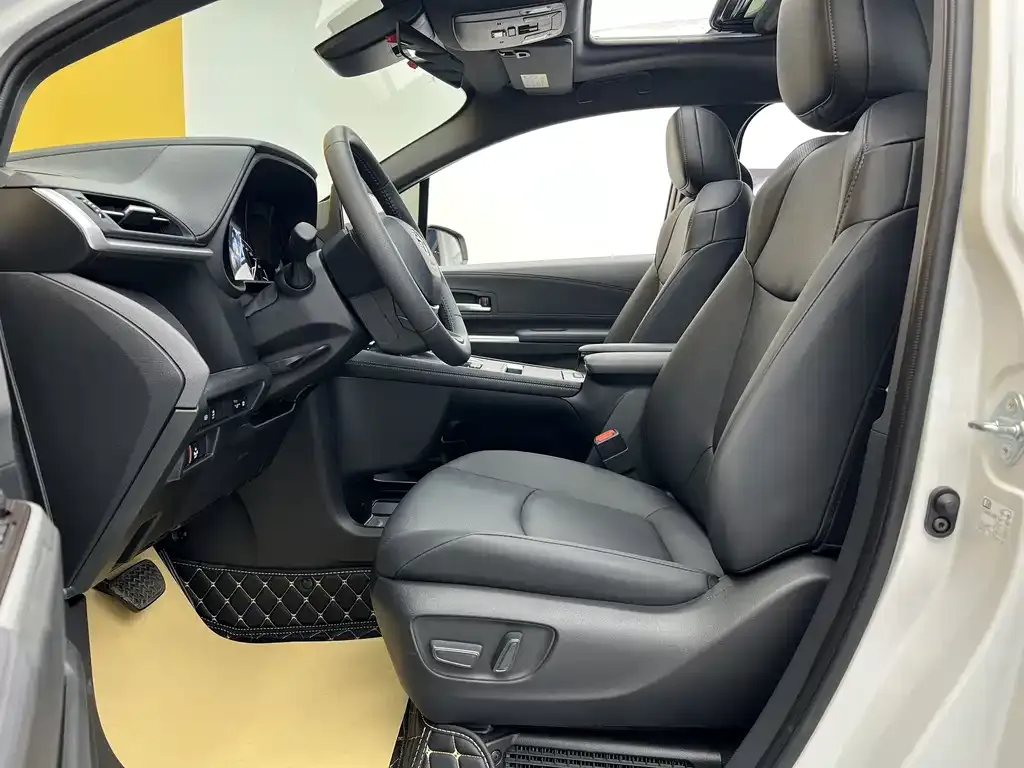 Toyota Sienna — фото 2