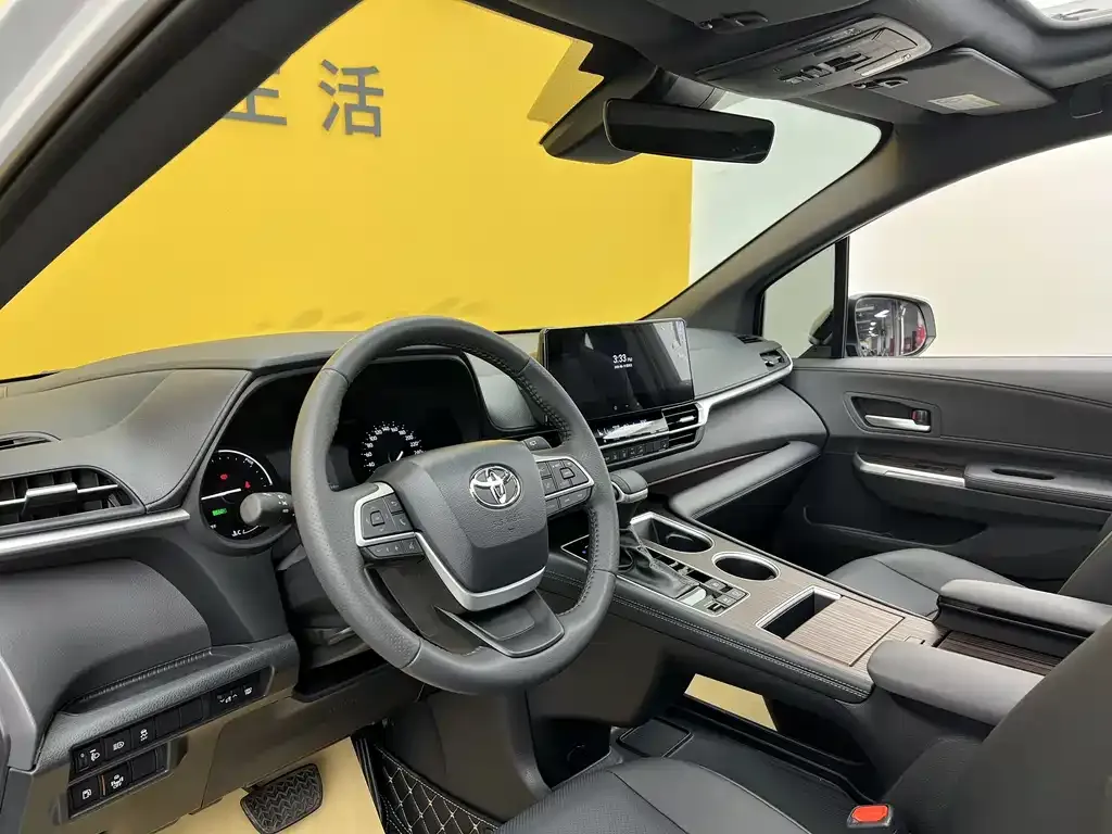 Toyota Sienna — фото 7
