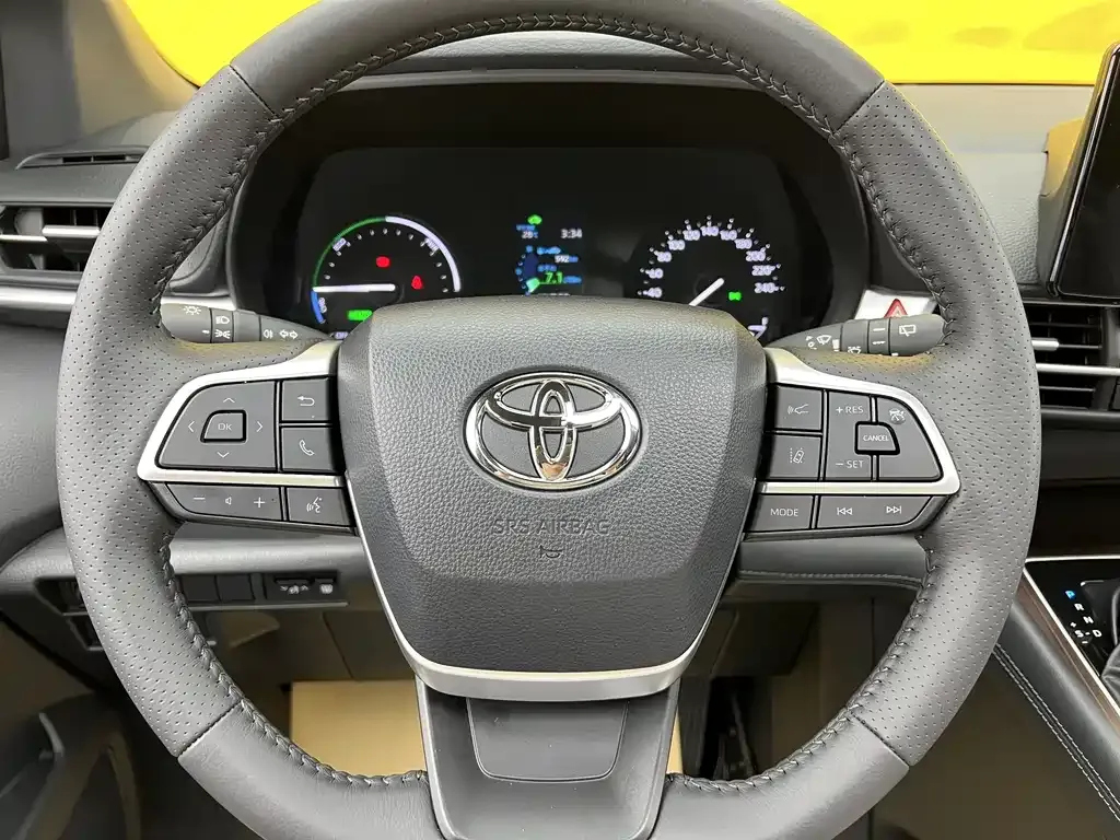 Toyota Sienna — фото 4