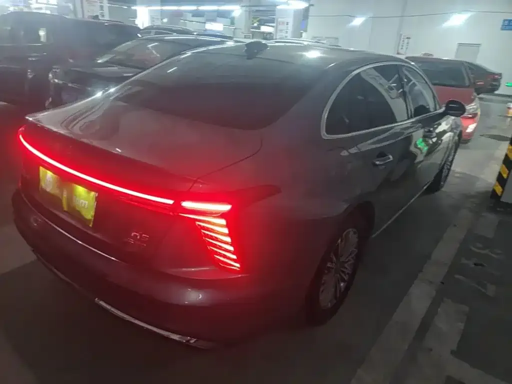 Hongqi H5 — фото 10