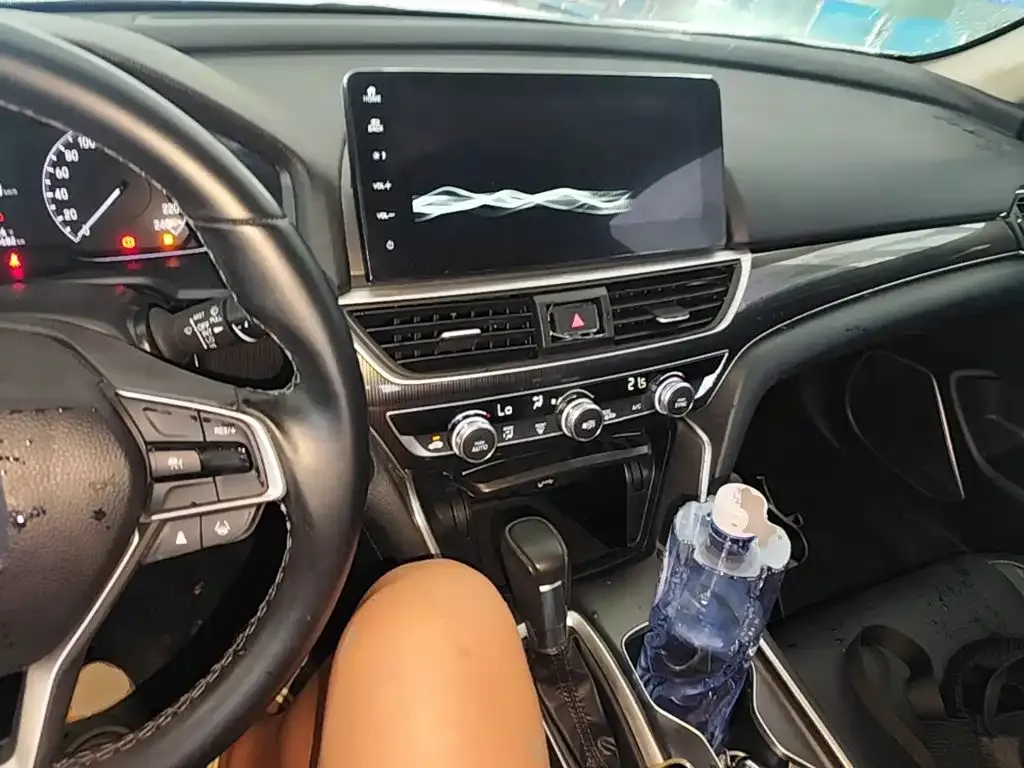 Honda Accord — фото 10
