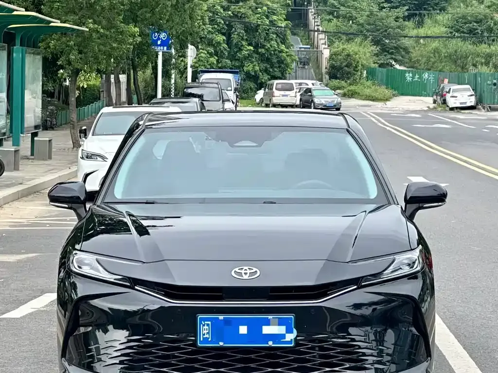 Toyota Camry — фото 3