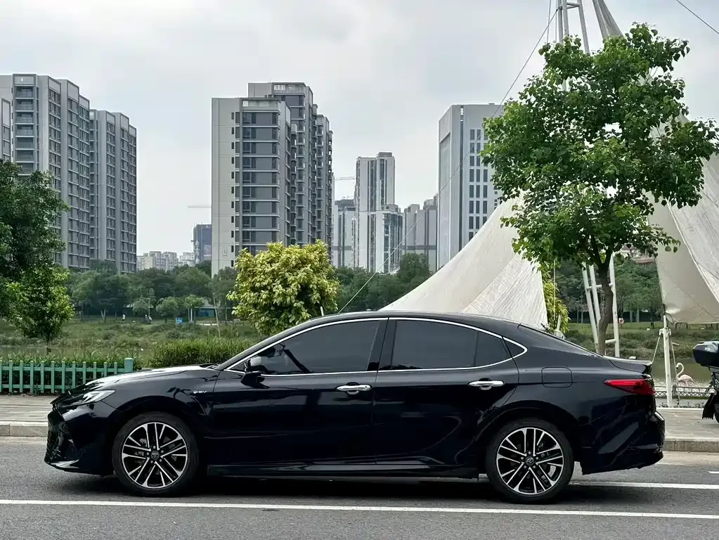 Toyota Camry — фото 9