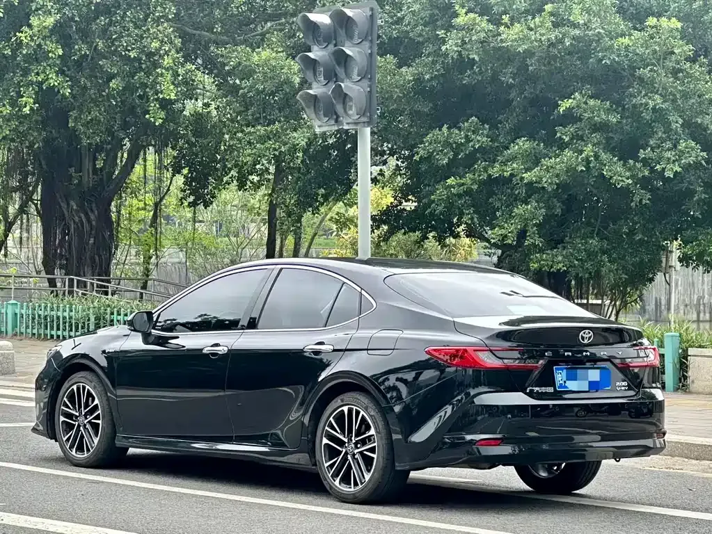 Toyota Camry — фото 7