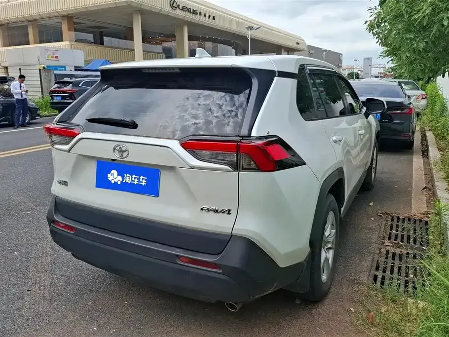 Toyota RAV4 2024 из CN, фото 3