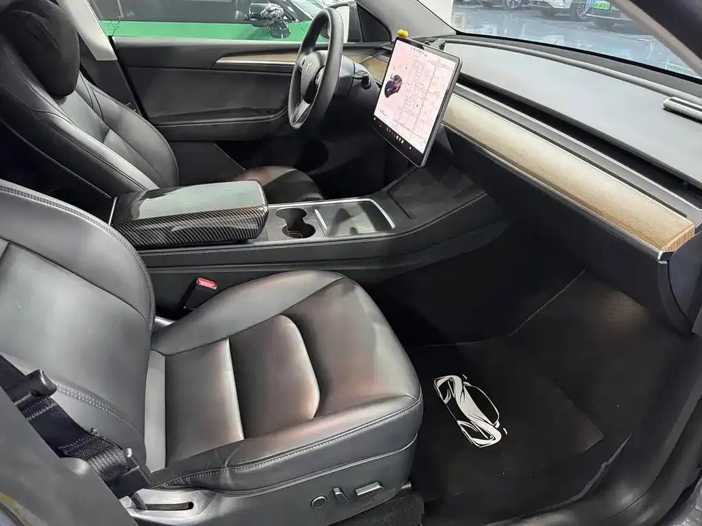 Tesla Model Y — фото 9