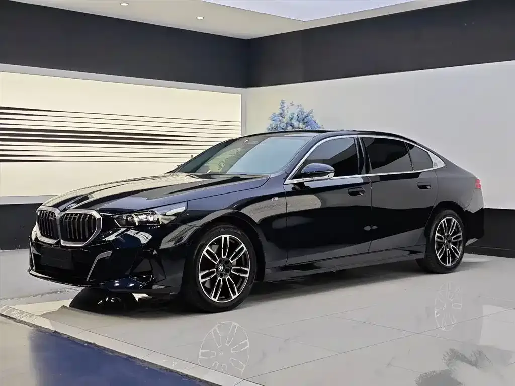 BMW 5 Series — фото 1