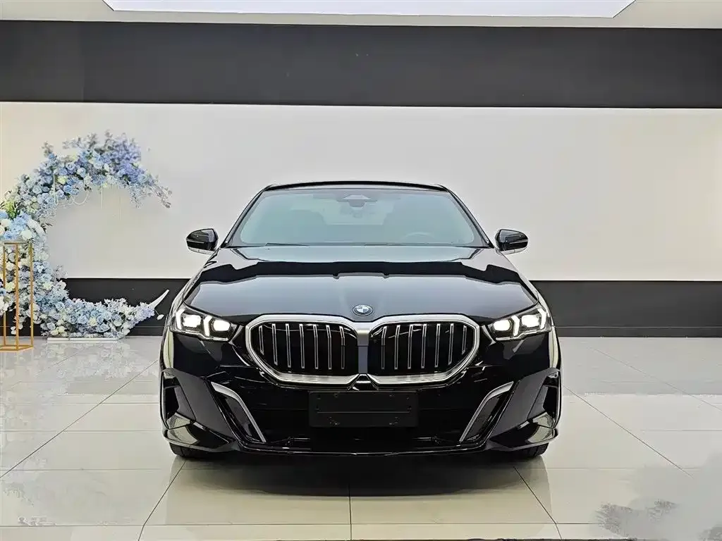 BMW 5 Series — фото 6