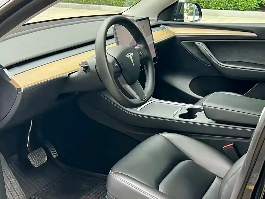 Tesla Model Y — фото 5