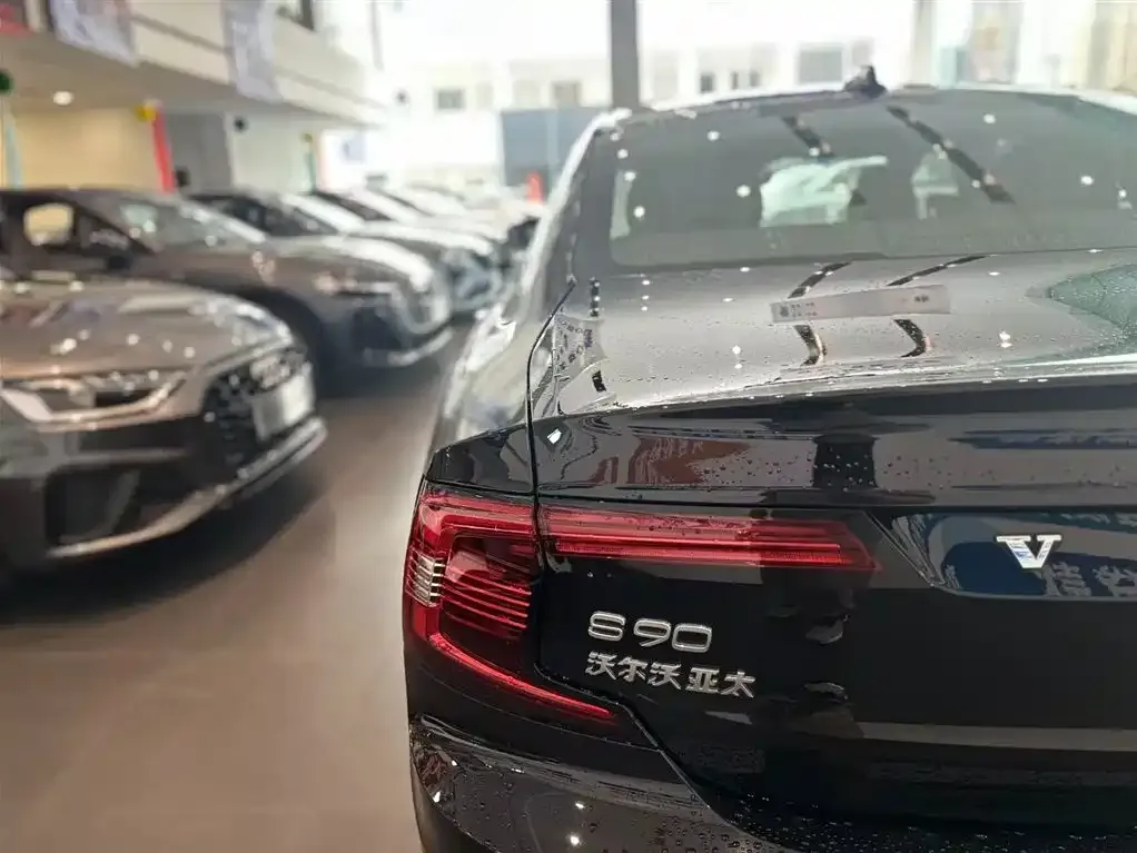 Volvo S90 2024 из CN, фото 3