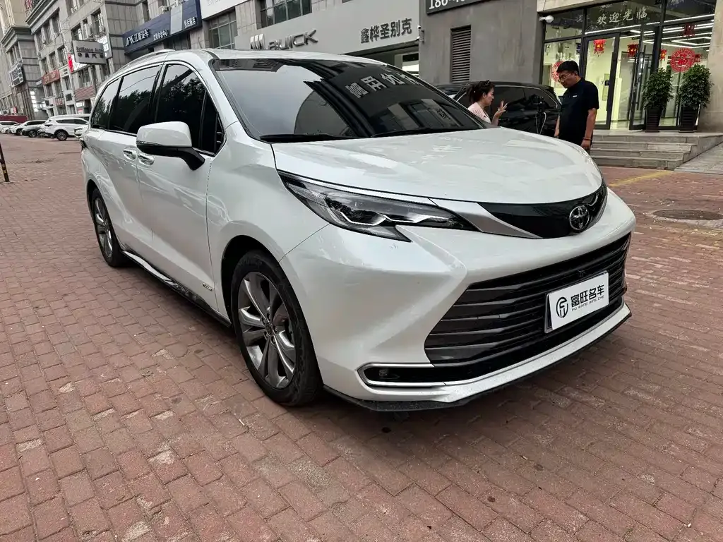 Toyota Sienna — фото 6