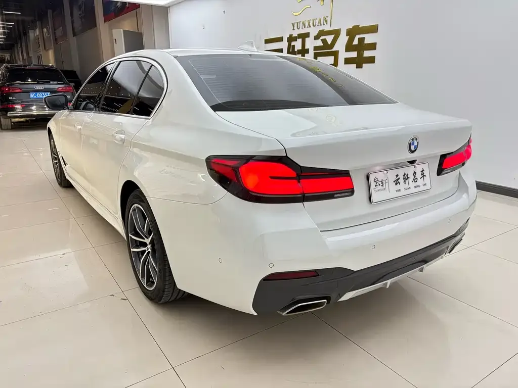 BMW 5 Series — фото 4