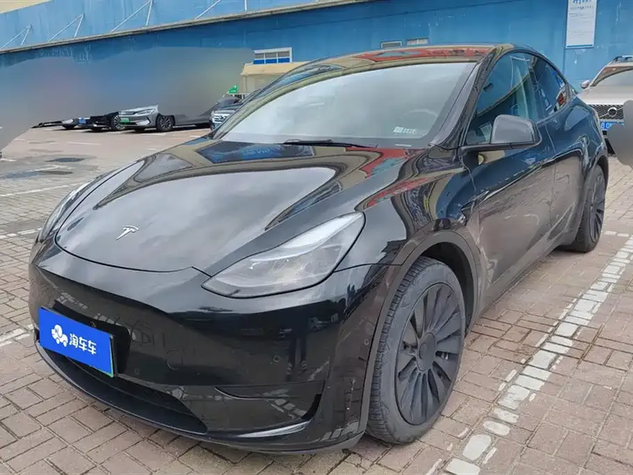 Tesla Model Y — фото 1