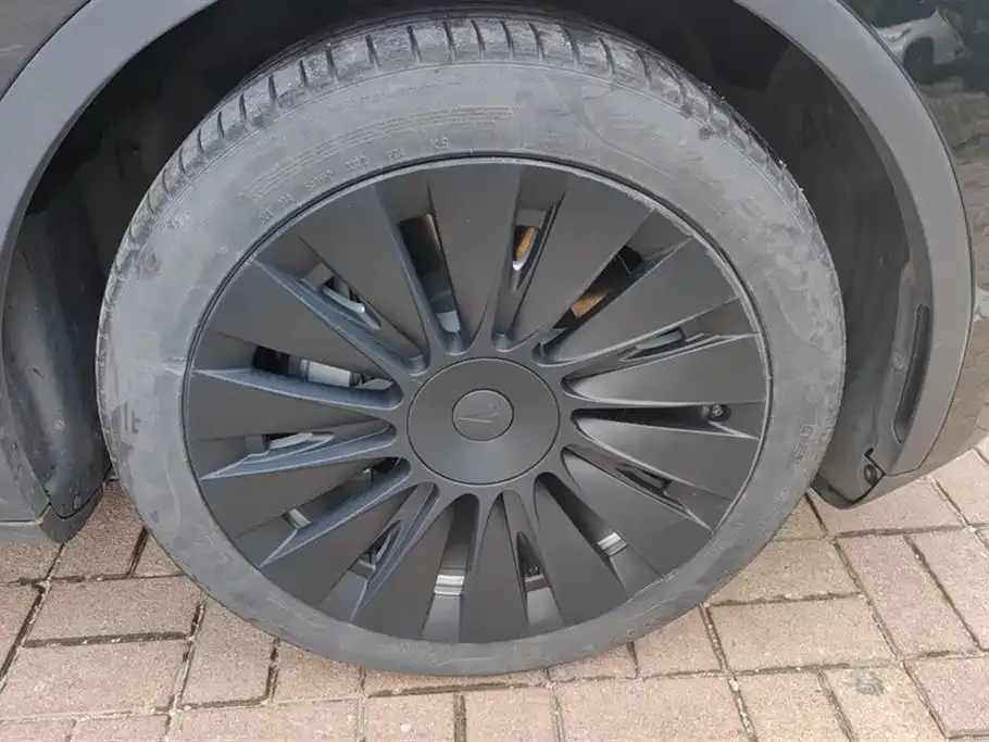 Tesla Model Y — фото 7