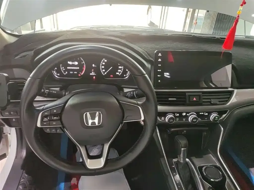 Honda Accord — фото 9