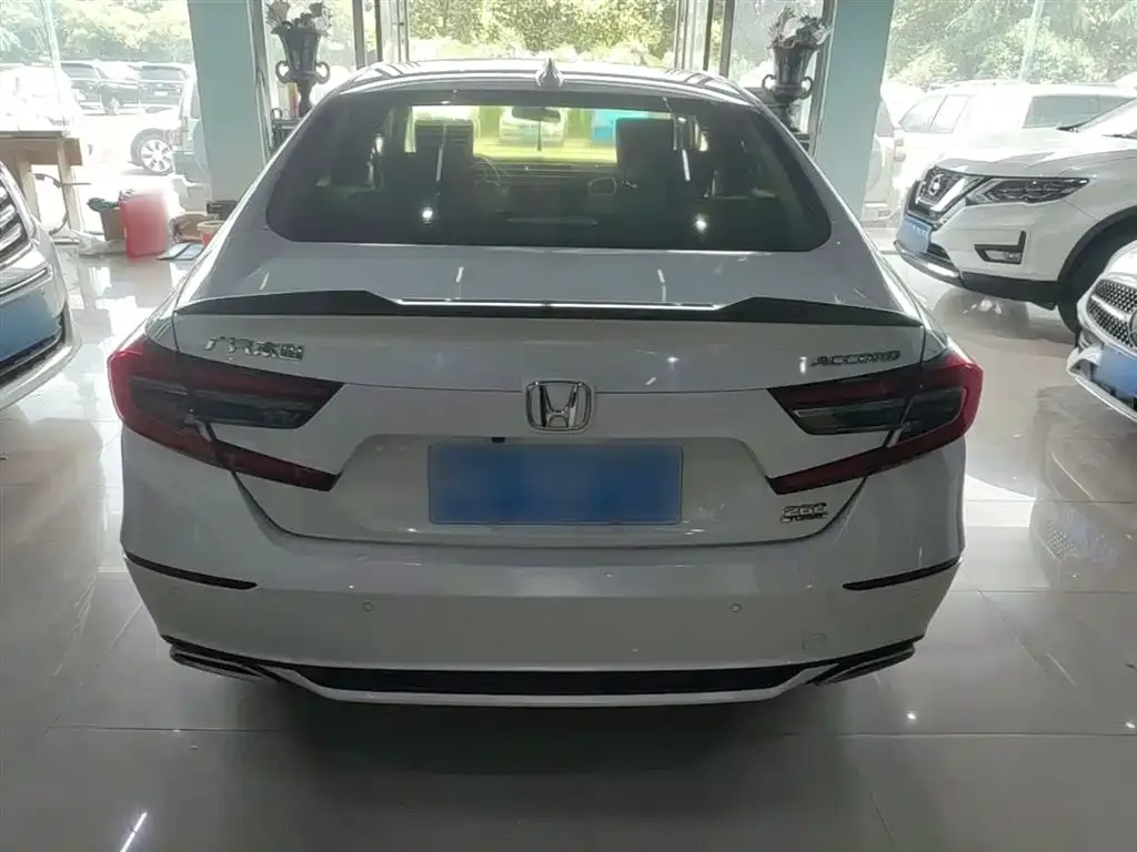 Honda Accord — фото 10