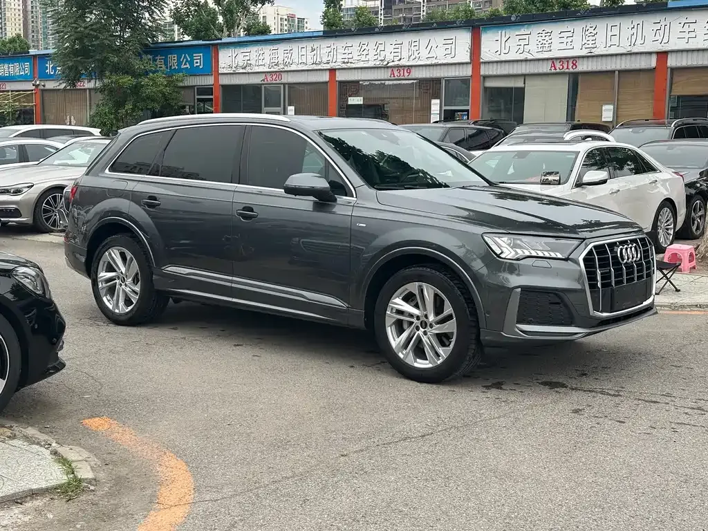 Audi Q7 2021 из CN, фото 9